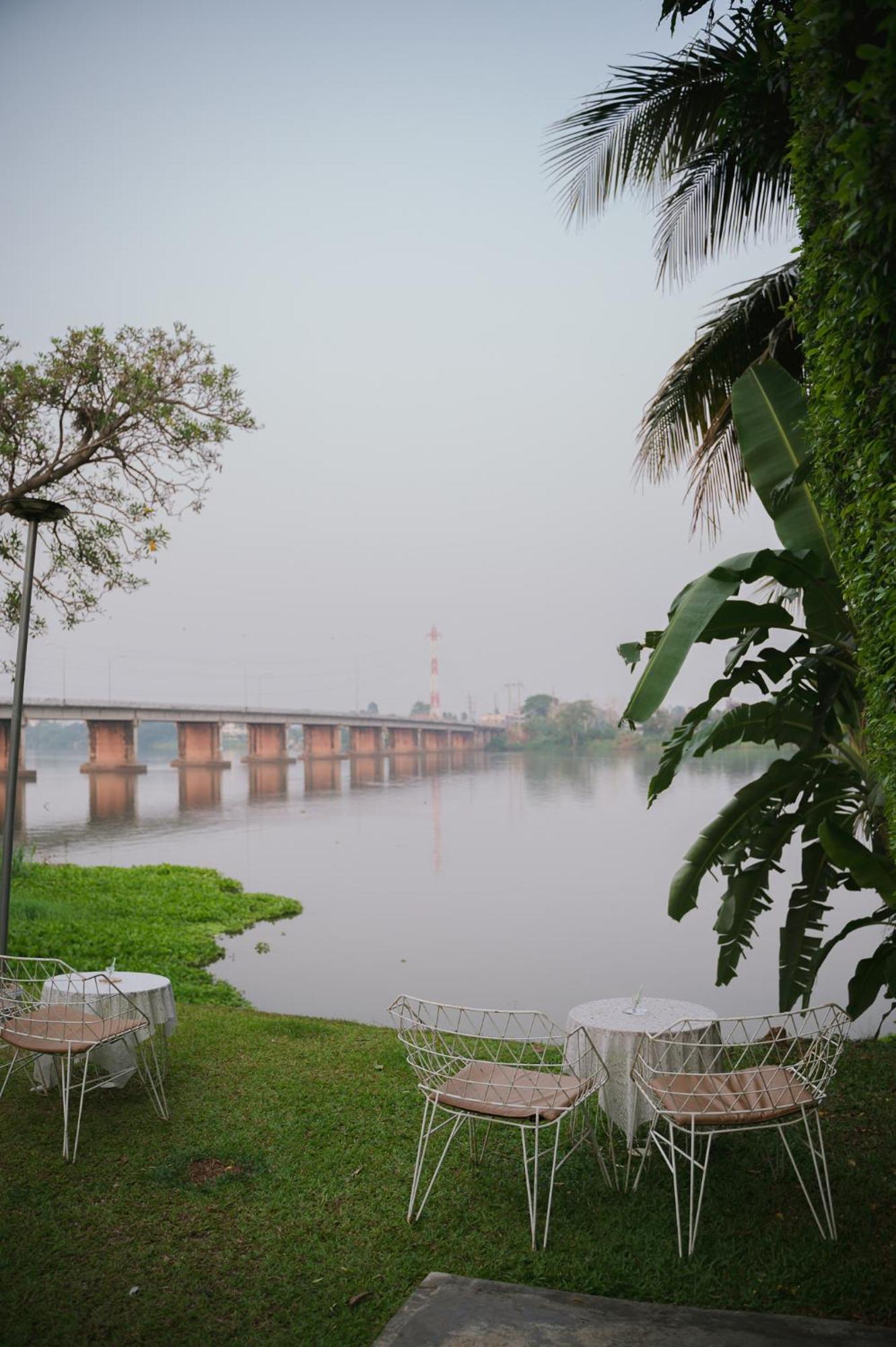 White Wall Riverfront Hotel Kamphaeng Phet Exterior foto