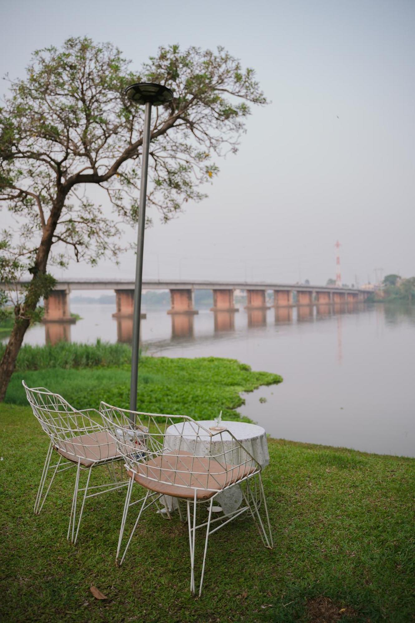 White Wall Riverfront Hotel Kamphaeng Phet Exterior foto