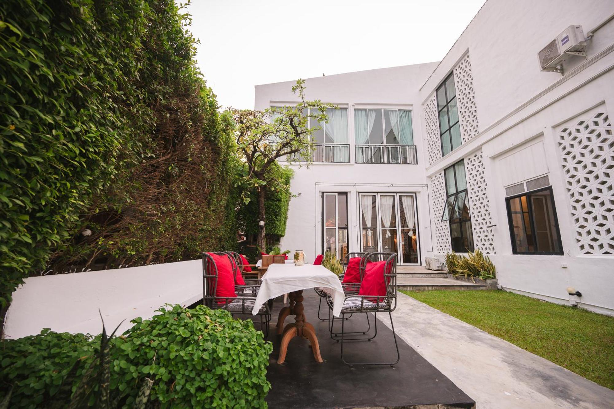White Wall Riverfront Hotel Kamphaeng Phet Exterior foto