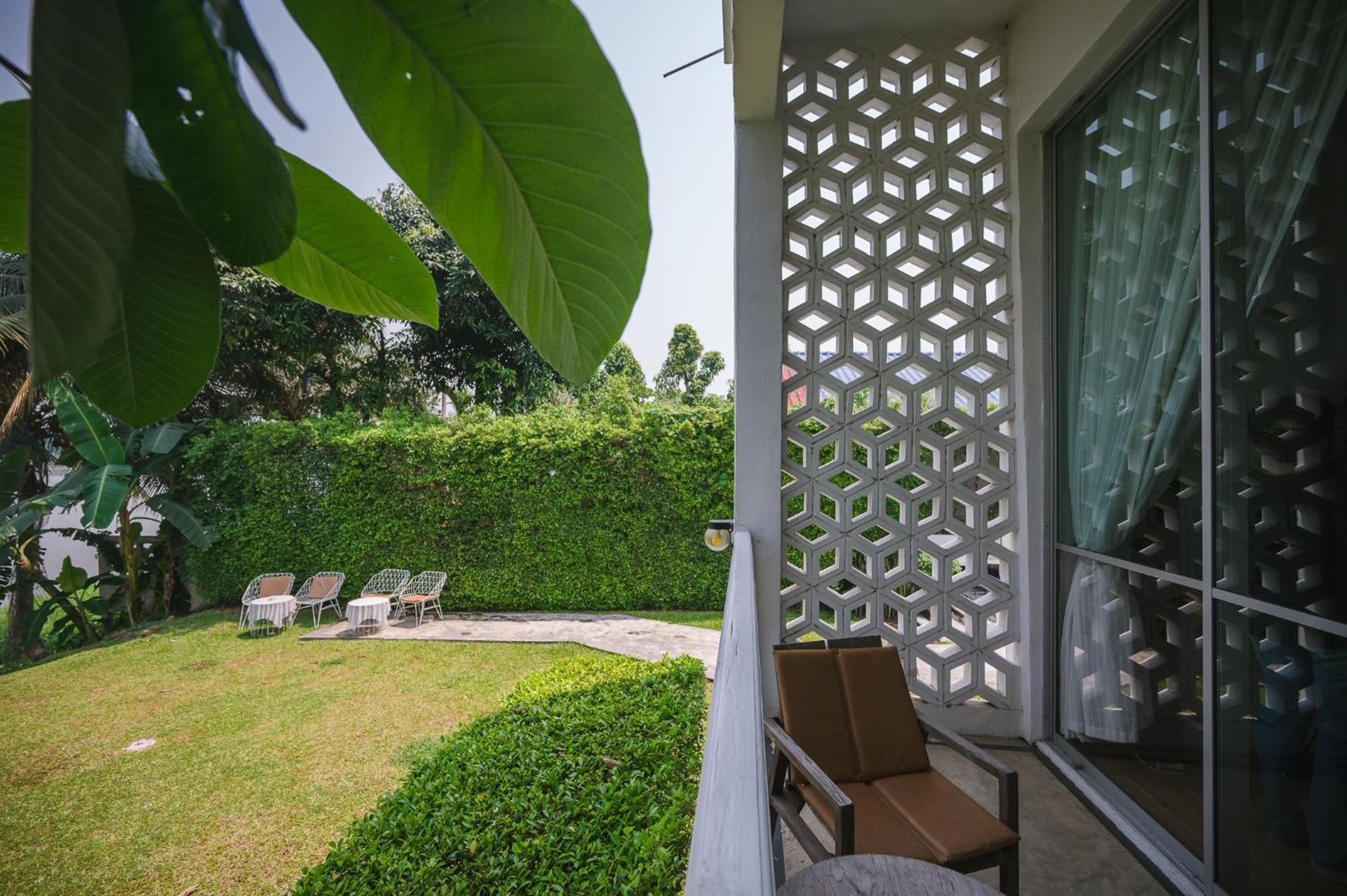 White Wall Riverfront Hotel Kamphaeng Phet Exterior foto