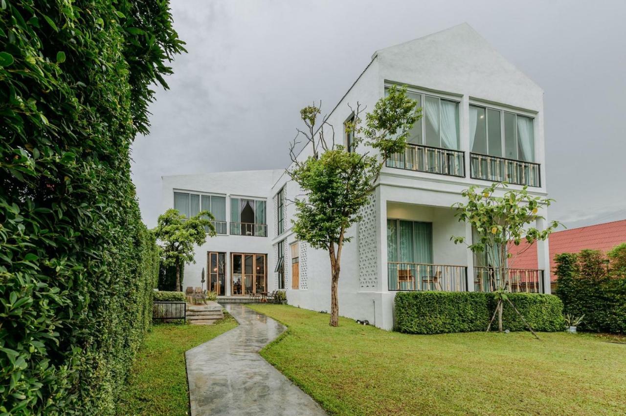 White Wall Riverfront Hotel Kamphaeng Phet Exterior foto